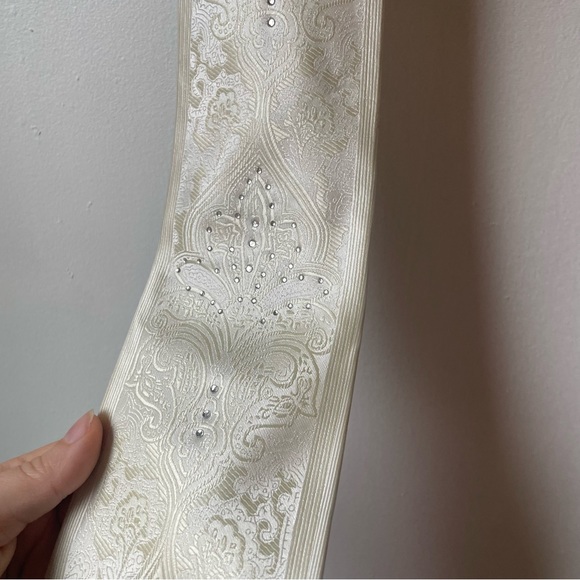 White rhinestone tie - Picture 2 of 6
